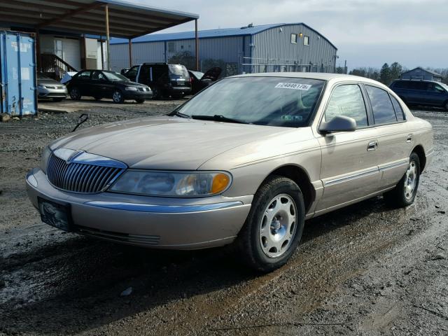 1LNFM97V2WY739106 - 1998 LINCOLN CONTINENTA BEIGE photo 2