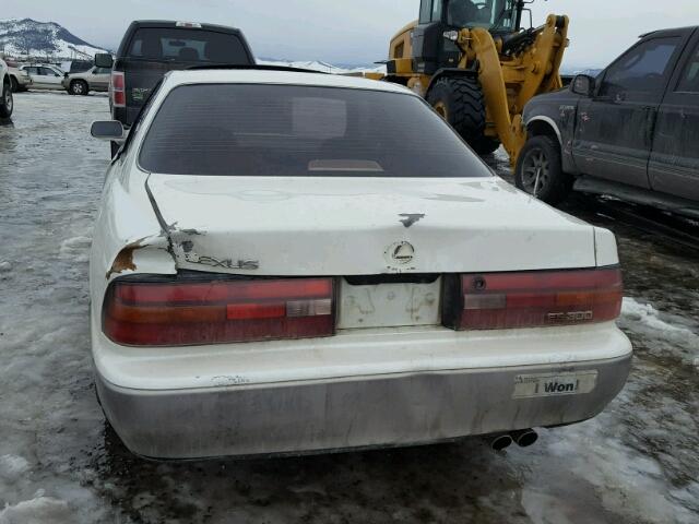 JT8VK13T7P0208610 - 1993 LEXUS ES 300 WHITE photo 9