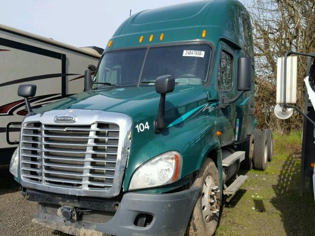 1FUJGLDR7ASAF1261 - 2010 FREIGHTLINER CASCADIA 1 GREEN photo 2