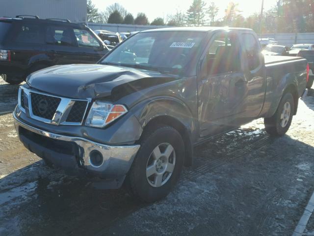 1N6AD06W78C424447 - 2008 NISSAN FRONTIER K GRAY photo 2