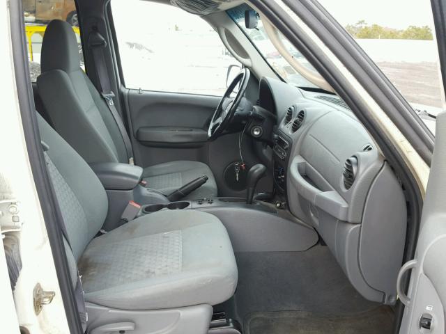 1J4GL48K25W592986 - 2005 JEEP LIBERTY SP WHITE photo 5