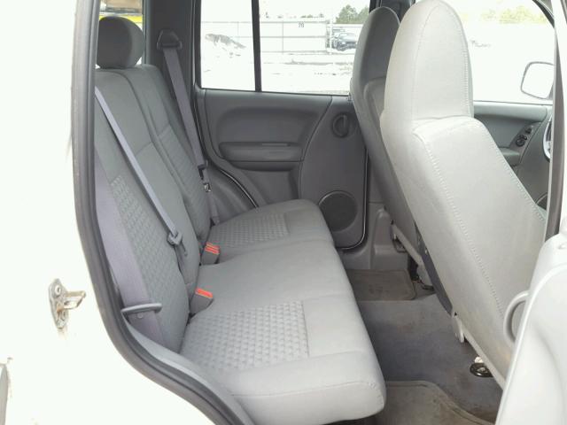 1J4GL48K25W592986 - 2005 JEEP LIBERTY SP WHITE photo 6