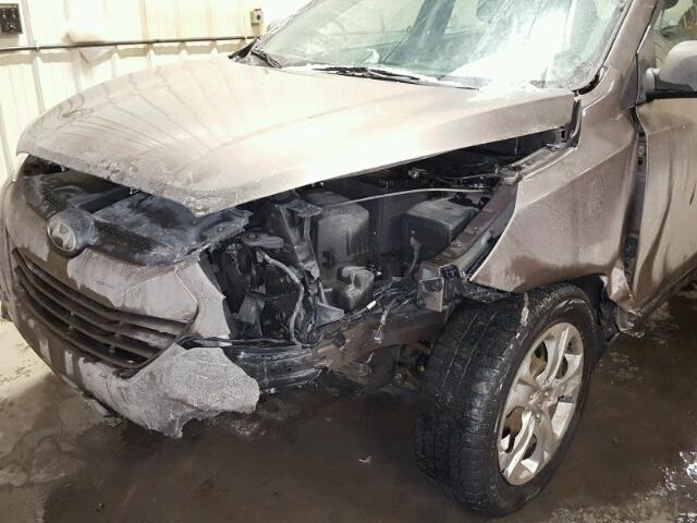 KM8JT3AC0AU027761 - 2010 HYUNDAI TUCSON GLS BROWN photo 9