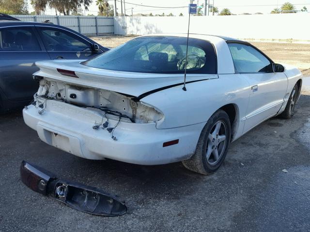 2G2FS22K022118828 - 2002 PONTIAC FIREBIRD WHITE photo 4