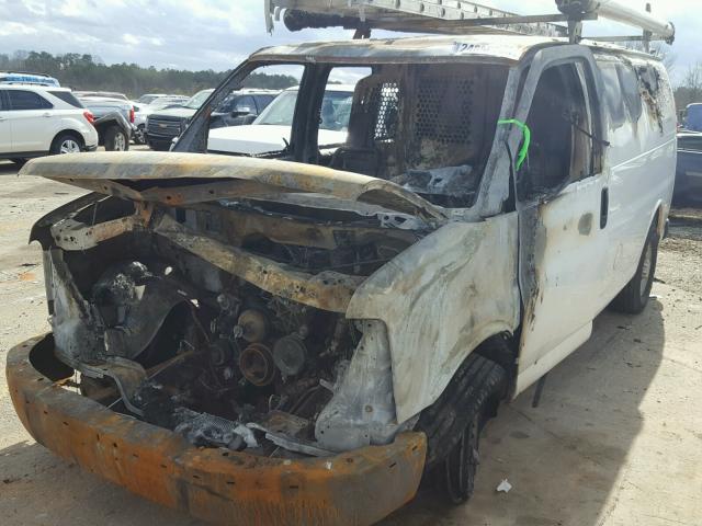 1GCGG25V871155104 - 2007 CHEVROLET EXPRESS G2 WHITE photo 2