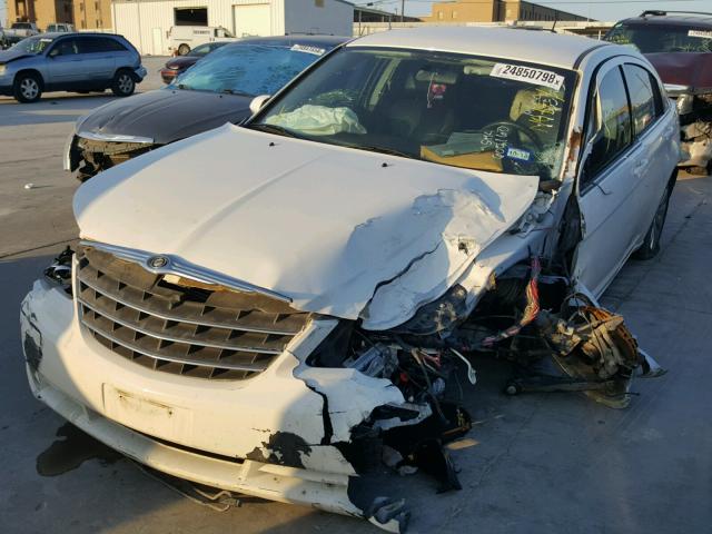 1C3CC5FB0AN208074 - 2010 CHRYSLER SEBRING LI WHITE photo 2