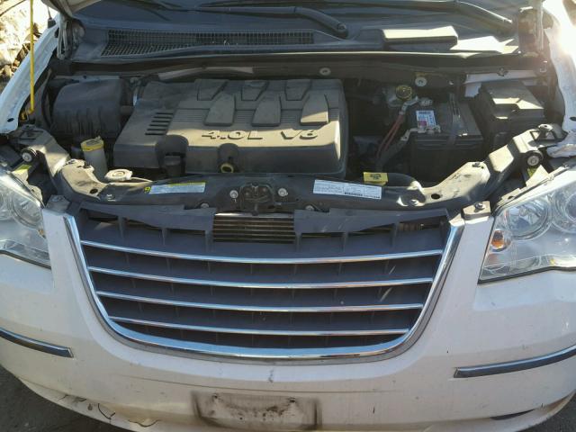 2A8HR64X38R132862 - 2008 CHRYSLER TOWN & COU WHITE photo 7