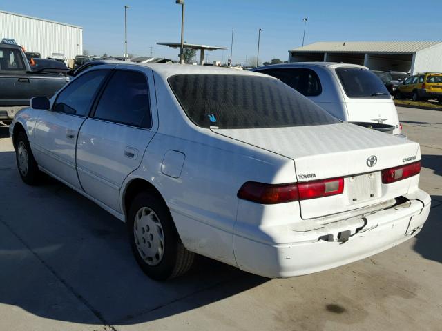 JT2BG22K8W0134495 - 1998 TOYOTA CAMRY CE WHITE photo 3