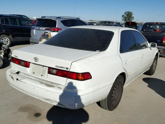 JT2BG22K8W0134495 - 1998 TOYOTA CAMRY CE WHITE photo 4