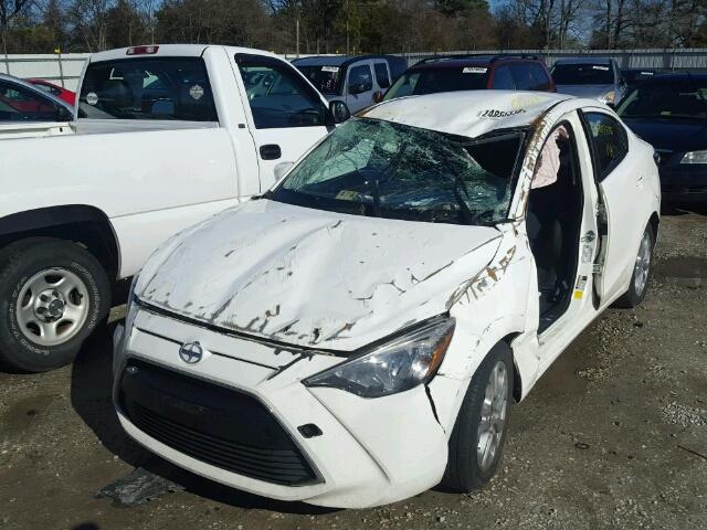3MYDLBZV8GY106829 - 2016 TOYOTA SCION IA WHITE photo 2