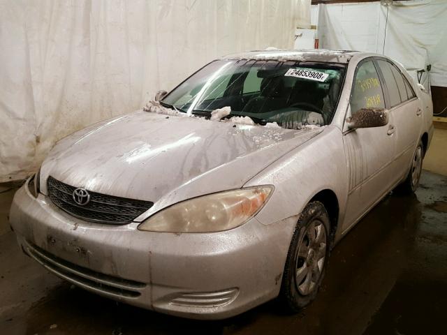 4T1BE32K52U505761 - 2002 TOYOTA CAMRY LE SILVER photo 2