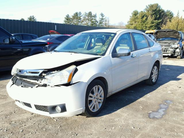 1FAHP3HN8AW164875 - 2010 FORD FOCUS SEL WHITE photo 2