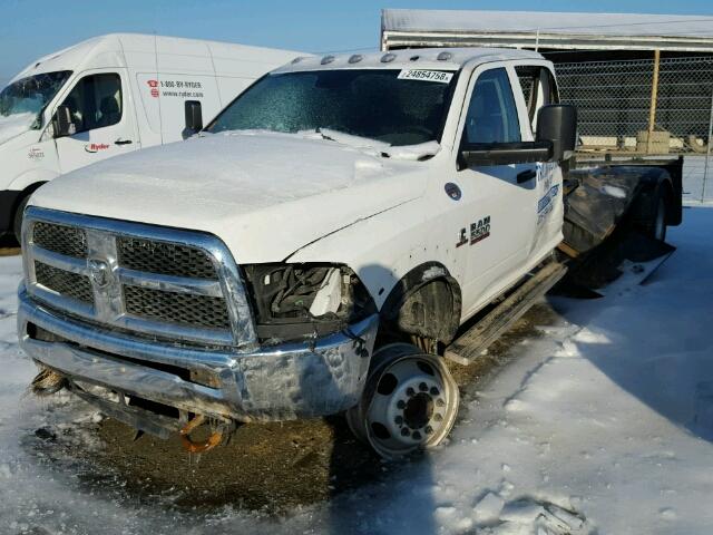 3C7WRNFL4GG370469 - 2016 RAM 5500 WHITE photo 2