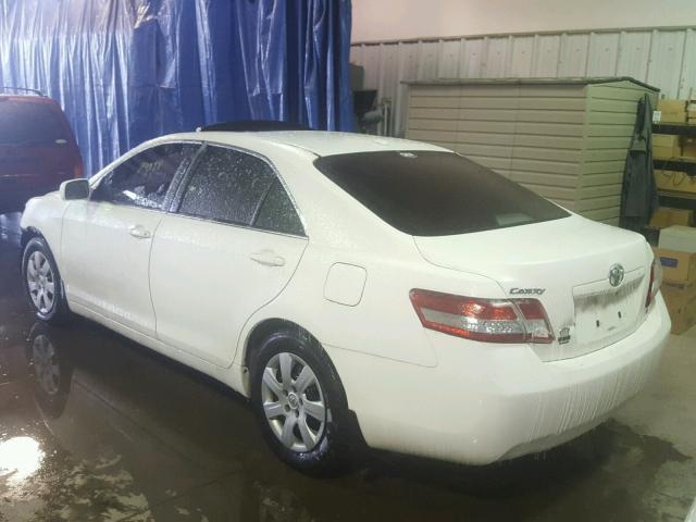 4T1BF3EK4AU575209 - 2010 TOYOTA CAMRY BASE WHITE photo 3