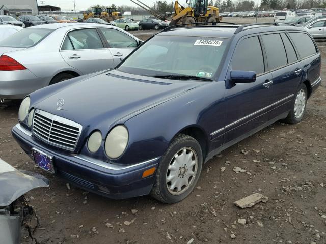 WDBJH65F2WA598588 - 1998 MERCEDES-BENZ E 320 BLUE photo 2