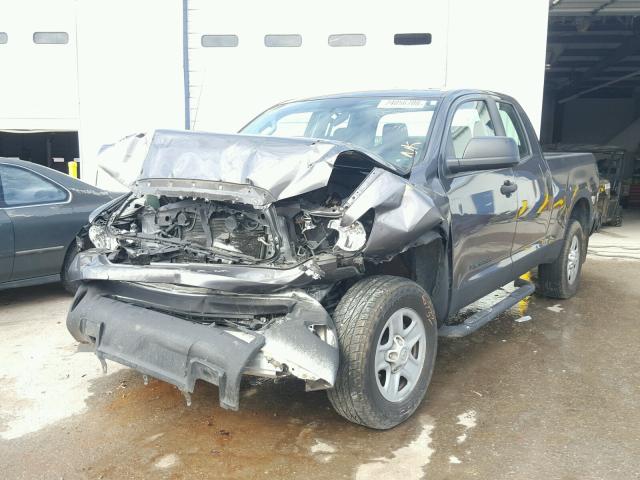 5TFRM5F18DX064521 - 2013 TOYOTA TUNDRA DOU GRAY photo 2