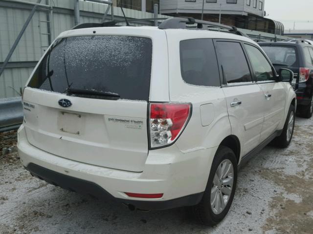 JF2SHADC0DH402945 - 2013 SUBARU FORESTER 2 WHITE photo 4