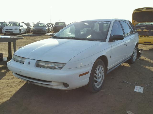 1G8ZK8270WZ264537 - 1998 SATURN SW2 WHITE photo 2
