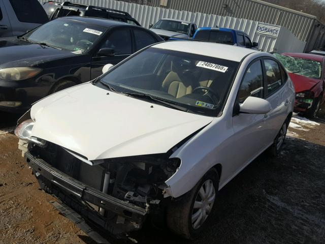 KMHDU4AD8AU878179 - 2010 HYUNDAI ELANTRA BL WHITE photo 2