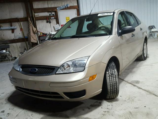 1FAFP34N76W248934 - 2006 FORD FOCUS ZX4 BEIGE photo 2