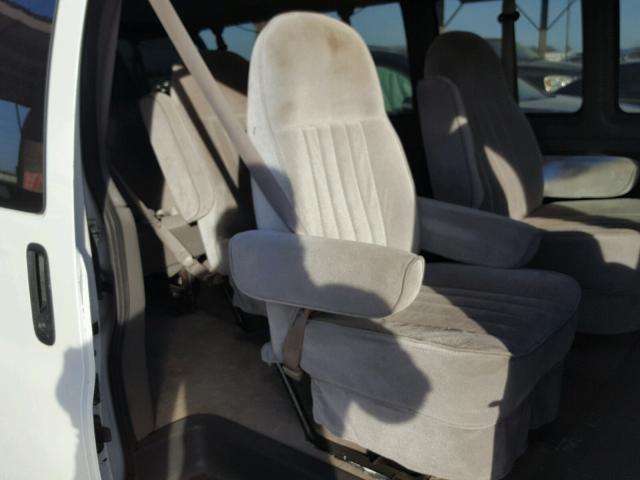 1GAHG39U161268072 - 2006 CHEVROLET EXPRESS G3 WHITE photo 6