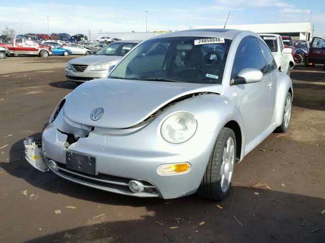 3VWDD21C61M461452 - 2001 VOLKSWAGEN NEW BEETLE 银色 照片 2