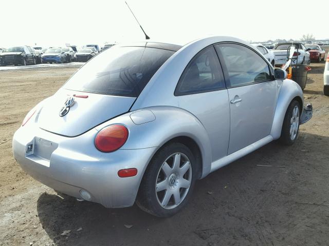 3VWDD21C61M461452 - 2001 VOLKSWAGEN NEW BEETLE 银色 照片 4