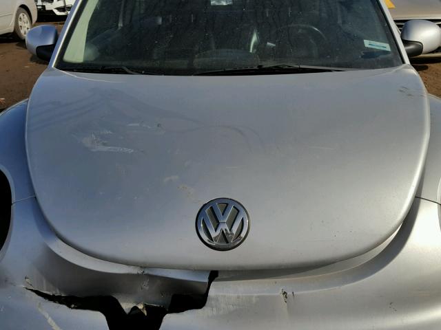 3VWDD21C61M461452 - 2001 VOLKSWAGEN NEW BEETLE 银色 照片 7