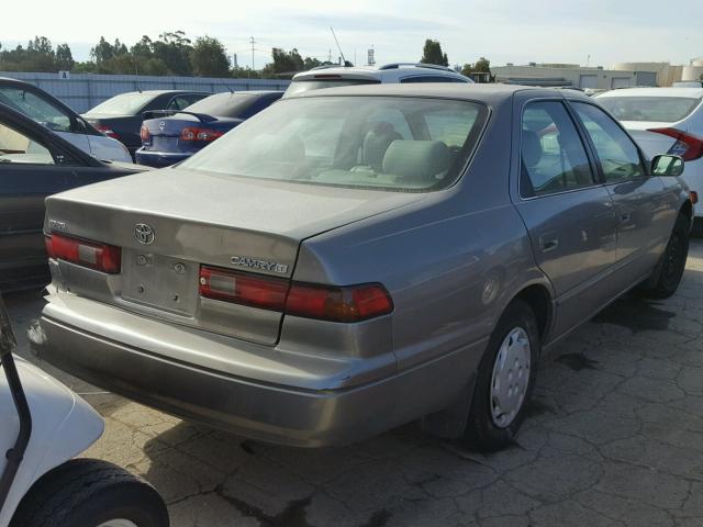 4T1BG22K0XU498830 - 1999 TOYOTA CAMRY CE GRAY photo 4