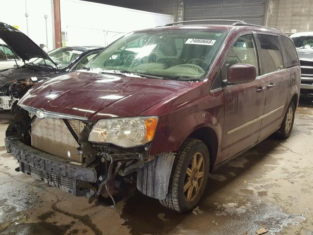 2A8HR54109R635580 - 2009 CHRYSLER TOWN & COU MAROON photo 2