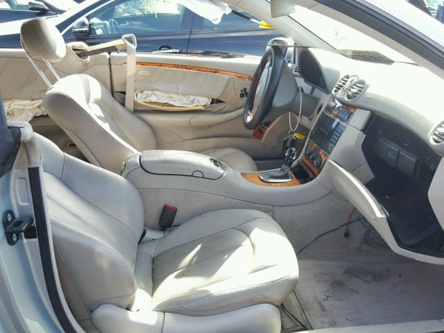 WDBTJ65J55F165981 - 2005 MERCEDES-BENZ CLK 320C GRAY photo 5