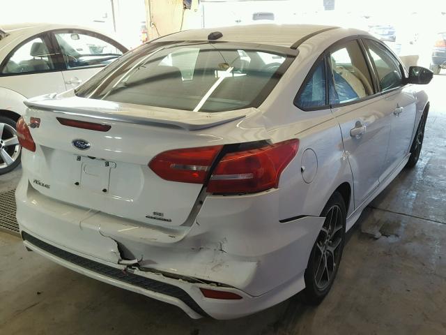 1FADP3F2XFL287240 - 2015 FORD FOCUS SE WHITE photo 4