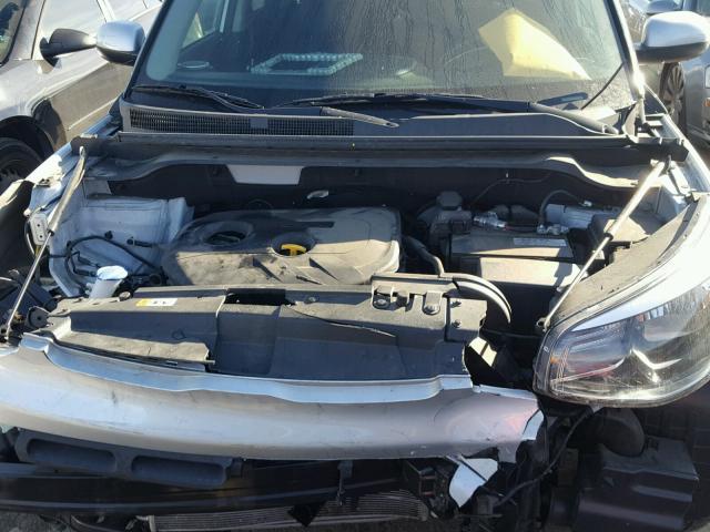 KNDJP3A51F7775029 - 2015 KIA SOUL + SILVER photo 7