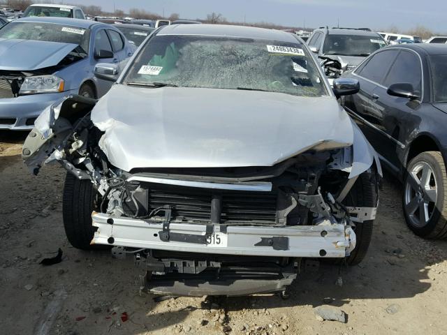 1FAHP2F88HG129085 - 2017 FORD TAURUS LIM SILVER photo 9