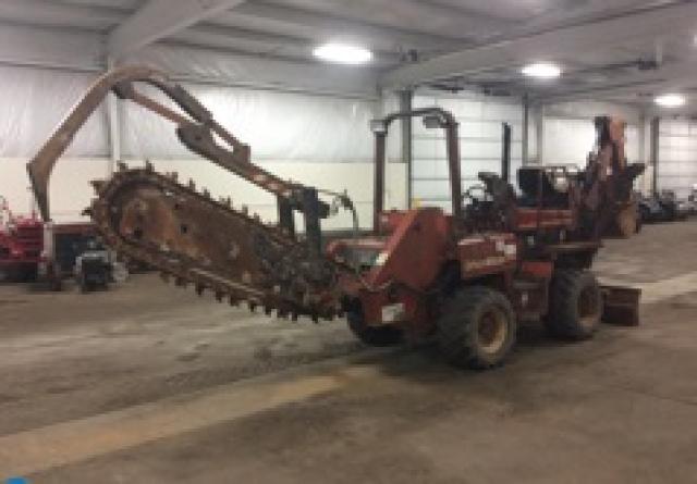 5T0706 - 2001 DITCH WITCH 5110 ORANGE photo 2