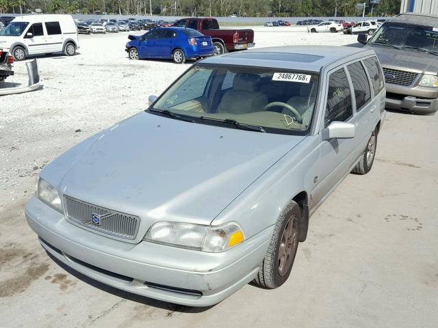 YV1LW61J6Y2736425 - 2000 VOLVO V70 BASE SILVER photo 2