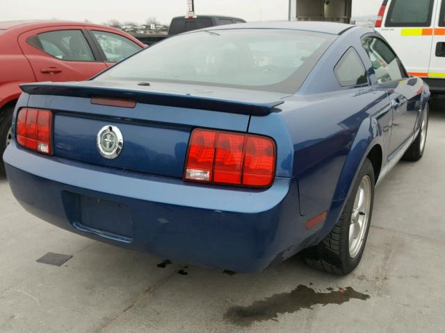 1ZVFT80N575232051 - 2007 FORD MUSTANG BLUE photo 4