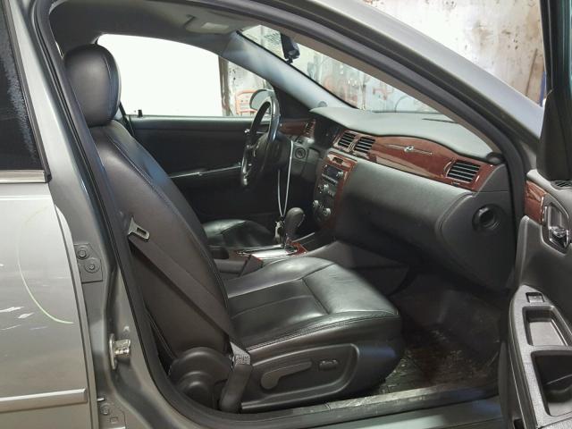 2G1WC583189186042 - 2008 CHEVROLET IMPALA LT GRAY photo 5