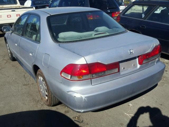 1HGCG66521A068070 - 2001 HONDA ACCORD LX SILVER photo 3