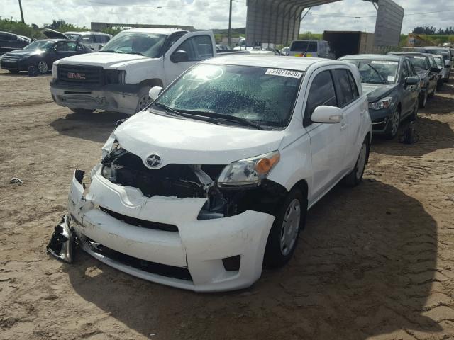 JTKKUPB42E1039561 - 2014 TOYOTA SCION XD WHITE photo 2