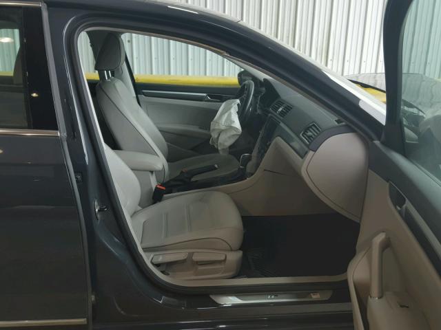 1VWDT7A35HC019354 - 2017 VOLKSWAGEN PASSAT R-L GRAY photo 5
