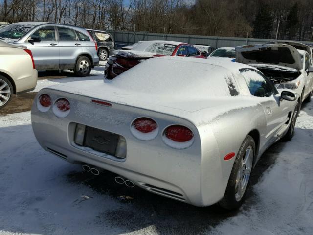 1G1YY22G845113357 - 2004 CHEVROLET CORVETTE SILVER photo 4