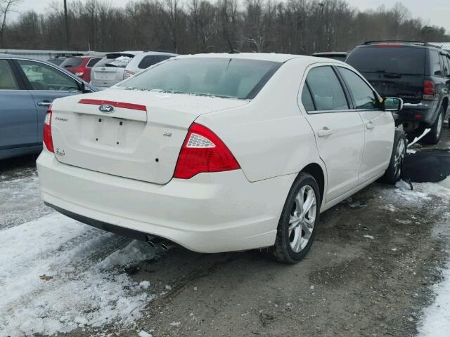 3FAHP0HA4CR221493 - 2012 FORD FUSION SE WHITE photo 4