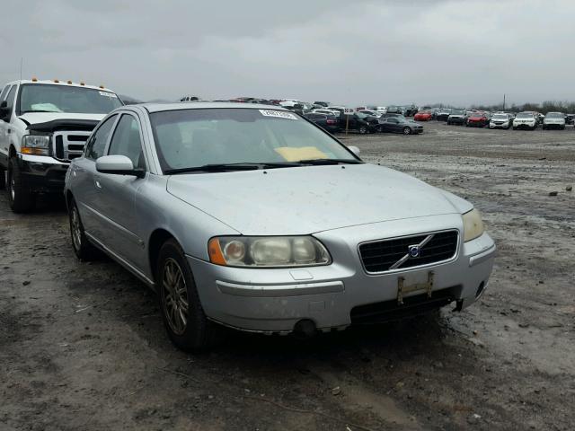 YV1RS612852462302 - 2005 VOLVO S60 SILVER photo 1