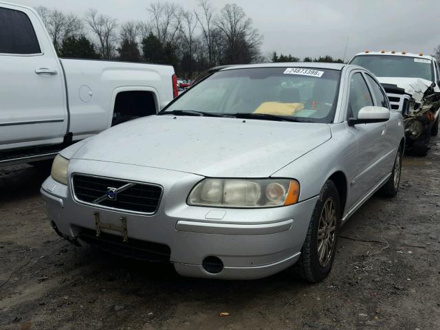 YV1RS612852462302 - 2005 VOLVO S60 SILVER photo 2