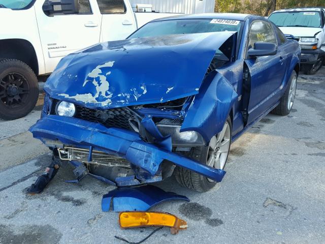 1ZVHT82H165188323 - 2006 FORD MUSTANG GT BLUE photo 2