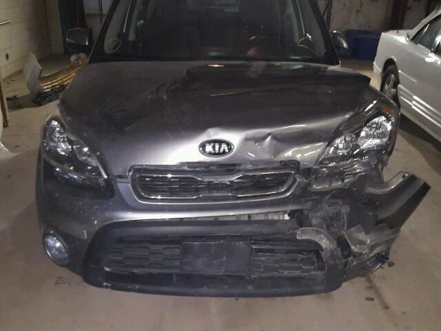 KNDJT2A61D7567454 - 2013 KIA SOUL + GRAY photo 7