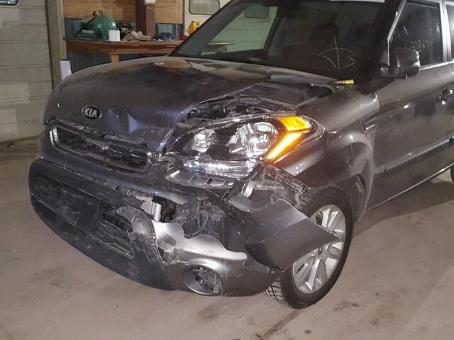 KNDJT2A61D7567454 - 2013 KIA SOUL + GRAY photo 9