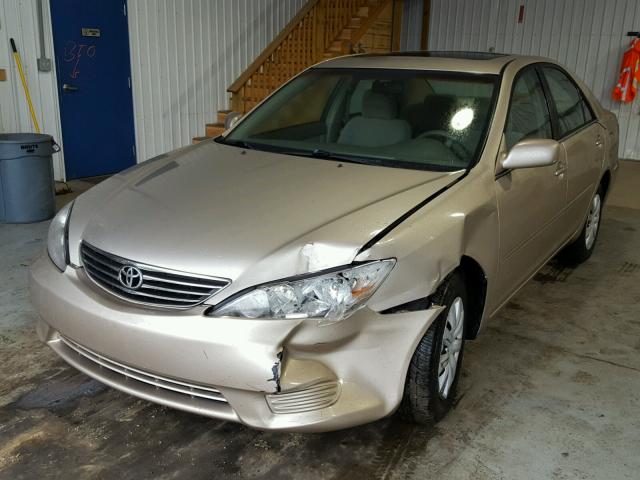 4T1BE30K15U979312 - 2005 TOYOTA CAMRY LE GOLD photo 2