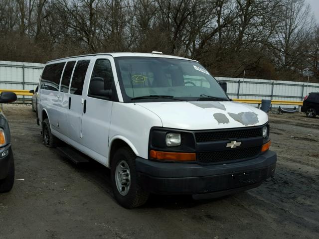 1GAHG39K481126901 - 2008 CHEVROLET EXPRESS G3 WHITE photo 1